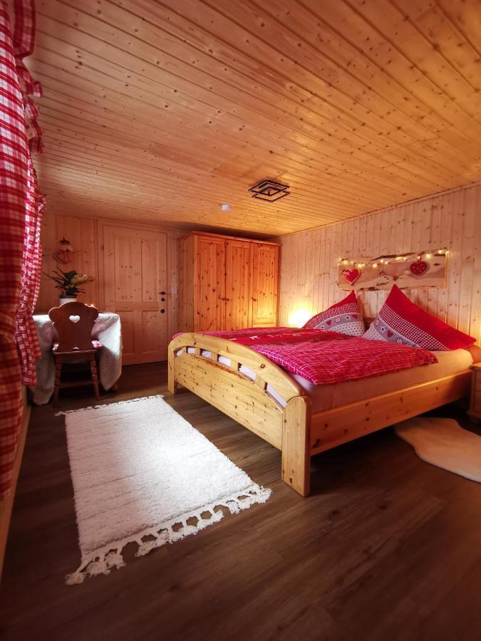 Waldhuette Glueck Auf Villa Notsch bei Bleiberg Buitenkant foto