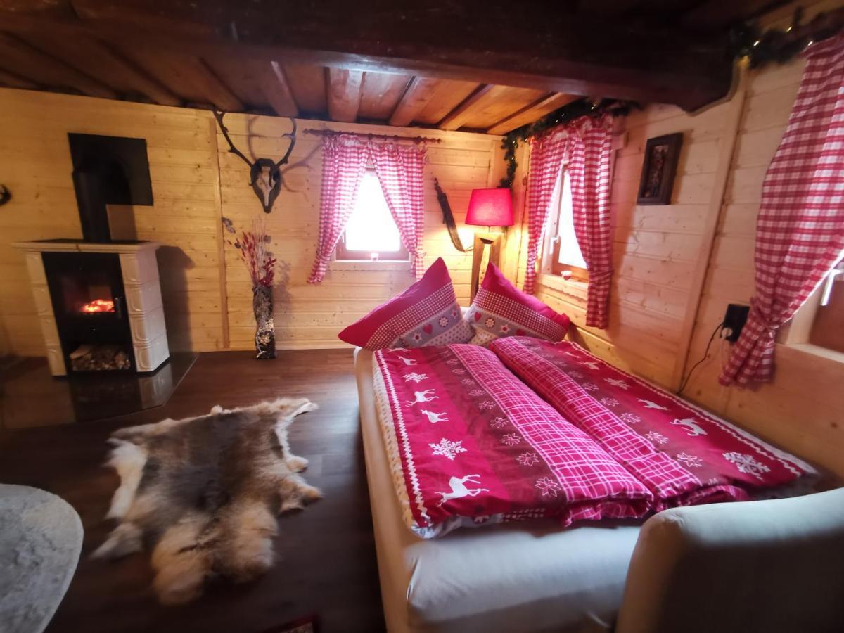 Waldhuette Glueck Auf Villa Notsch bei Bleiberg Buitenkant foto