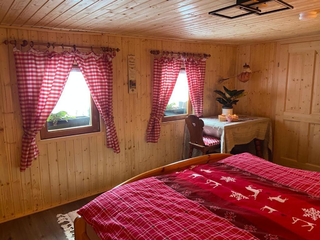 Waldhuette Glueck Auf Villa Notsch bei Bleiberg Buitenkant foto