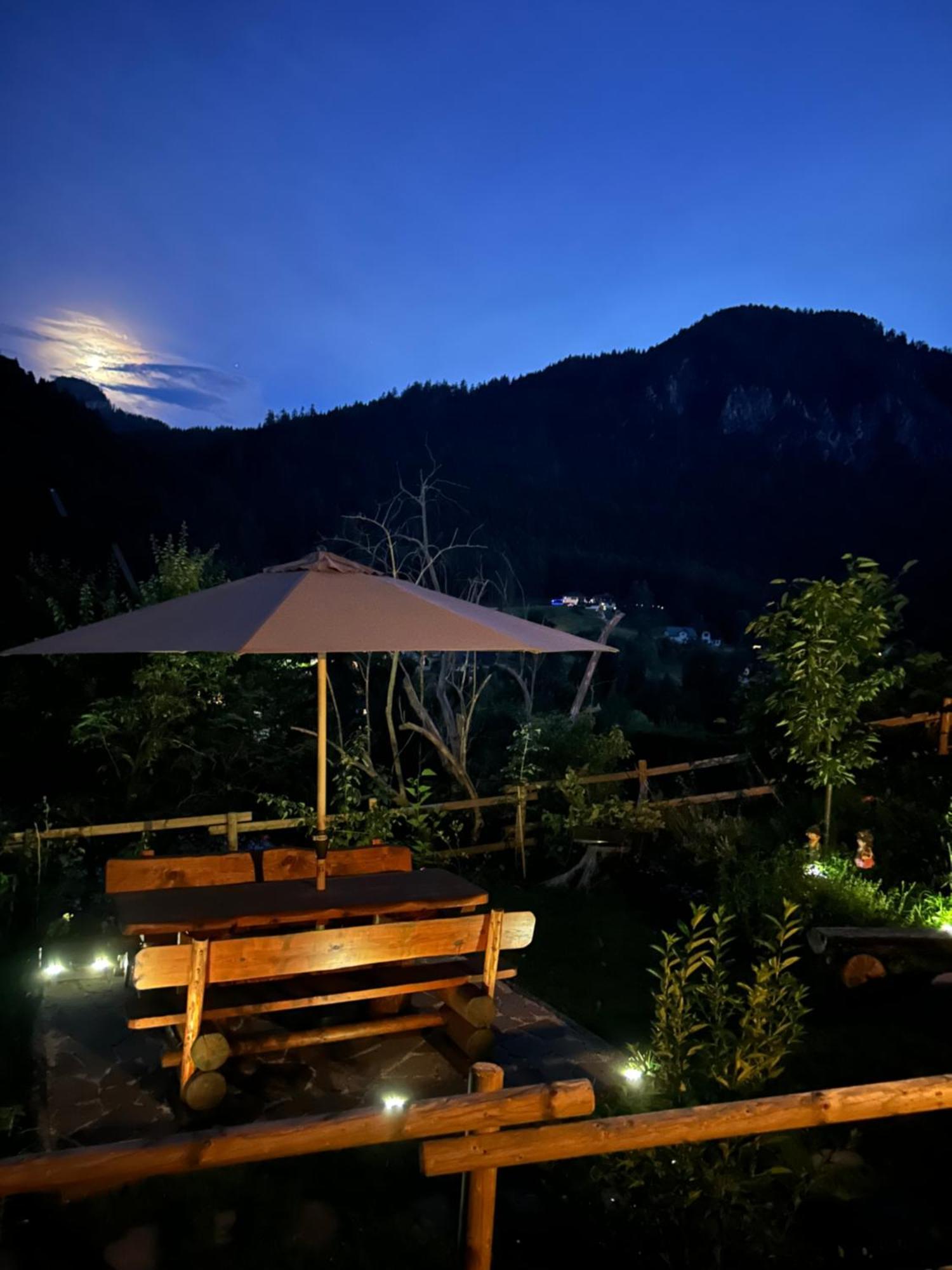 Waldhuette Glueck Auf Villa Notsch bei Bleiberg Buitenkant foto